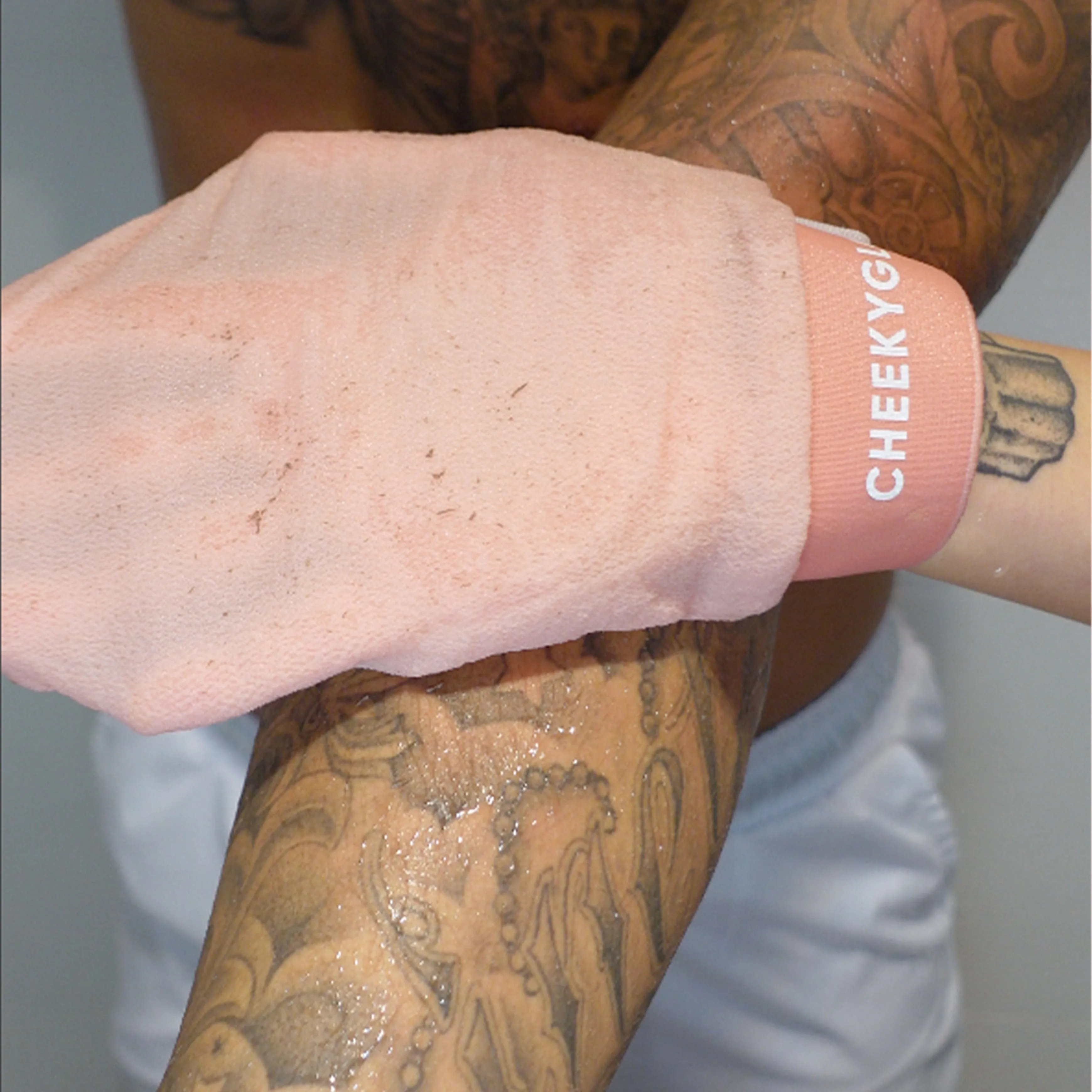 CheekyGlo Exfoliating Glove